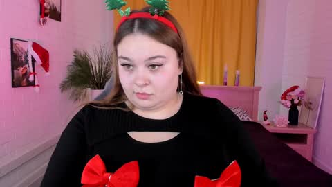 Snapshot of kimberlymaran chatting on December 17, 9:17 am The one that you wont be able to forget online show from December 17, 9:17 am