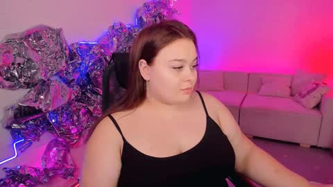 Snapshot of kimberlymaran chatting on December 21, 2:26 pm The one that you wont be able to forget online show from December 21, 2:26 pm