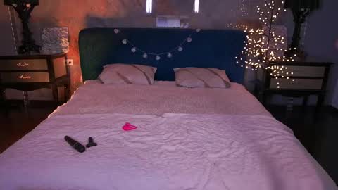 Kim online show from April 12, 1:03 pm