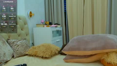 KIm online show from February 28, 3:11 pm