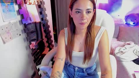 kimmberly_saenz_ online show from February 26, 12:09 am