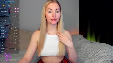 Snapshot of kimmy1_powell chatting on January 27, 3:26 am kimmy1_powell online show from January 27, 3:26 am