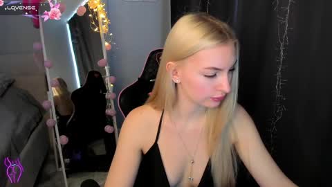 kimmy1_powell online show from April 4, 3:38 am