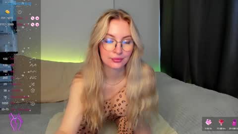 Snapshot of kimmy1_powell chatting on February 4, 4:05 am kimmy1_powell online show from February 4, 4:05 am