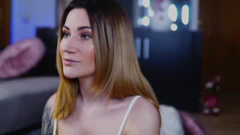 KimSkye online show from December 29, 9:52 pm