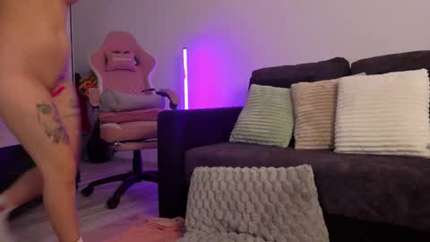 KimSkye online show from September 26, 1:20 pm