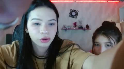 kimsy_ online show from October 10, 5:34 am