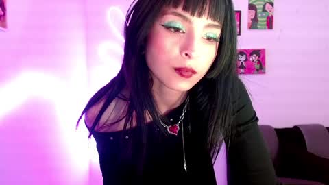 Snapshot of kind_scarlett chatting on February 4, 1:02 am Kind Scarlett online show from February 4, 1:02 am