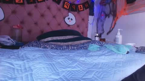 Bella online show from October 29, 3:22 am