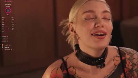 kinkylina_ online show from March 8, 10:13 pm