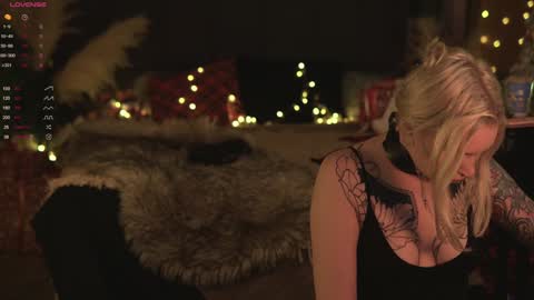 kinkylina_ online show from December 27, 11:17 am