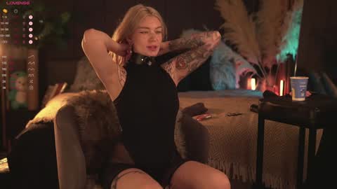 kinkylina_ online show from December 14, 12:23 pm