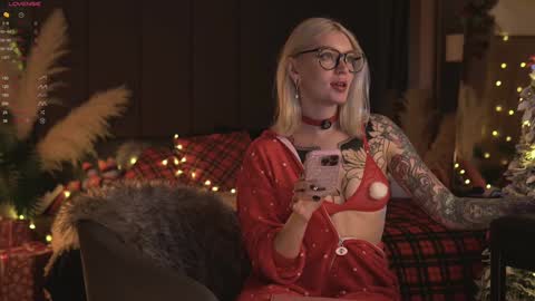 kinkylina_ online show from December 23, 9:49 am