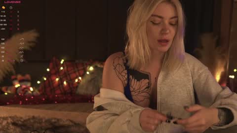 kinkylina_ online show from January 5, 11:15 am