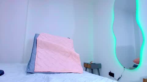 kira online show from December 4, 1:02 pm