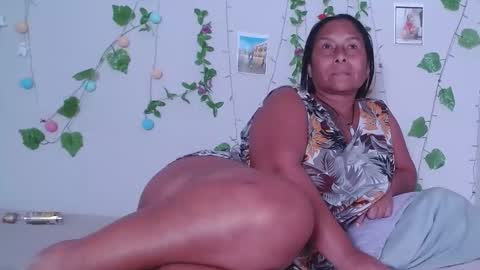 Snapshot of kira_squir chatting on September 11, 12:33 am kira-squir online show from September 11, 12:33 am