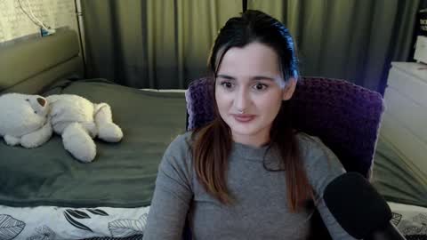 Snapshot of kira_yammy chatting on December 19, 10:32 pm Kira  follow me  online show from December 19, 10:32 pm