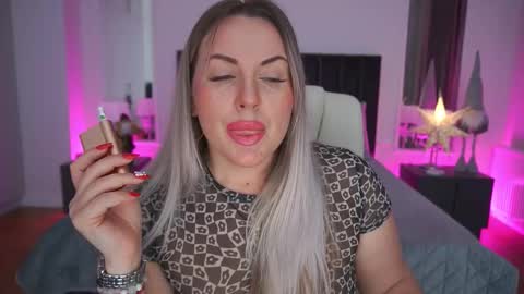 Kira online show from January 14, 10:15 pm