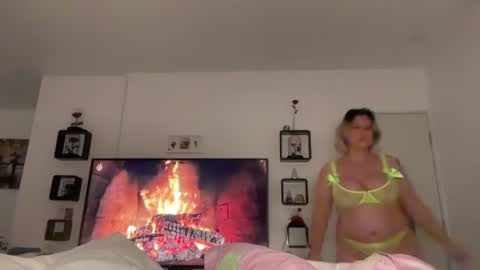 KiraDivine online show from December 4, 3:24 pm