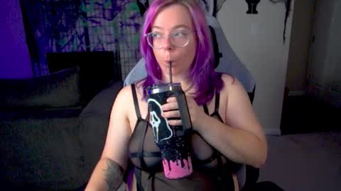 KiraSpitQueen online show from November 12, 4:32 am