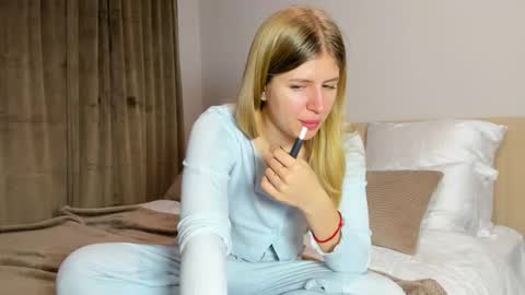 Kira online show from November 14, 9:59 pm