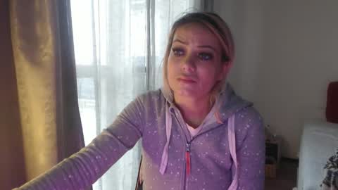 kiss4yourlips online show from December 5, 11:44 am