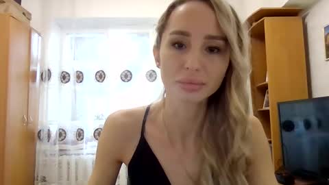 kissandbelle online show from November 13, 7:40 am