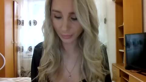 kissandbelle online show from November 6, 7:47 am