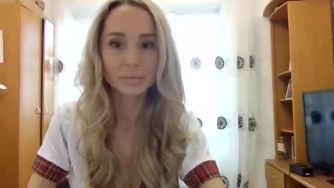 kissandbelle online show from November 19, 7:19 am