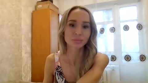 kissandbelle online show from November 30, 9:35 am