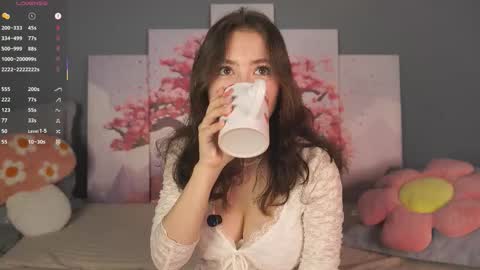 Mia online show from November 6, 8:42 am