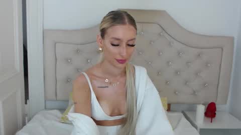 Snapshot of kissnatalie chatting on September 22, 8:35 am Natalie online show from September 22, 8:35 am