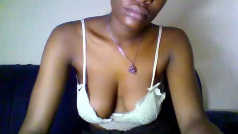 Snapshot of kissybabe01 chatting on October 9, 9:13 am kissybabe01 online show from October 9, 9:13 am