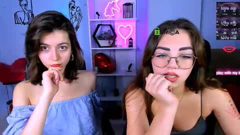 kitniss online show from December 1, 1:14 pm