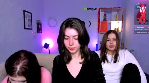 kitniss online show from March 6, 9:32 pm