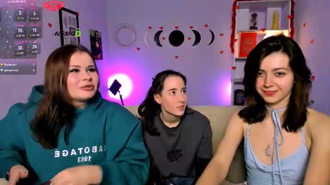 kitniss online show from February 20, 8:31 pm