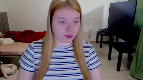 Jennyblonde and Emmabrunette online show from February 4, 11:24 am