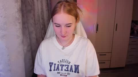 Snapshot of kitten_sun chatting on February 23, 1:56 pm kitten_sun online show from February 23, 1:56 pm