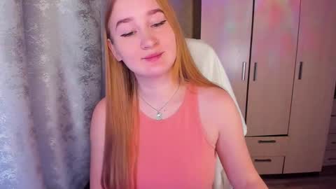 Snapshot of kitten_sun chatting on February 14, 2:39 am kitten_sun online show from February 14, 2:39 am