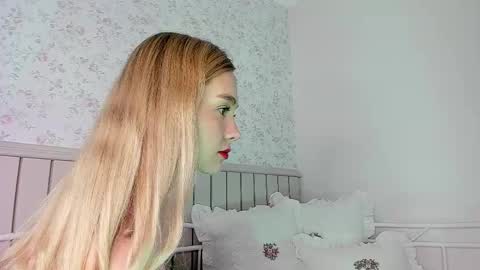 sophie online show from April 2, 7:00 pm