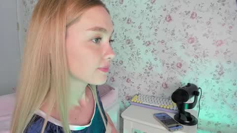 sophie online show from February 5, 7:28 pm