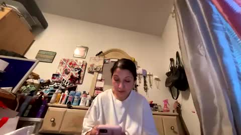 Snapshot of kittyluvx chatting on February 22, 10:37 pm kittyluvx online show from February 22, 10:37 pm