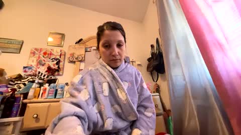 Snapshot of kittyluvx chatting on February 21, 3:43 pm kittyluvx online show from February 21, 3:43 pm