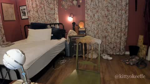 Snapshot of kittyokeeffe chatting on February 8, 3:08 am Miss Kitty OKeeffe online show from February 8, 3:08 am