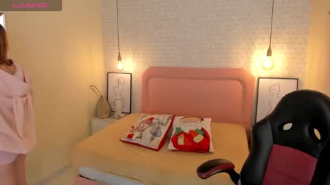  K I T T  Y  online show from December 4, 12:51 pm