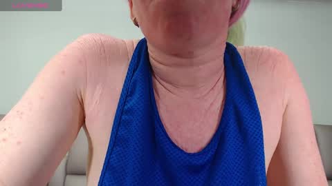 kittywhiteass online show from November 12, 2:31 am