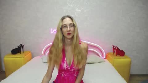Snapshot of klaryevans chatting on September 12, 2:35 pm Klary online show from September 12, 2:35 pm