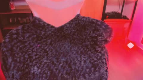 Khloe online show from April 6, 12:10 am