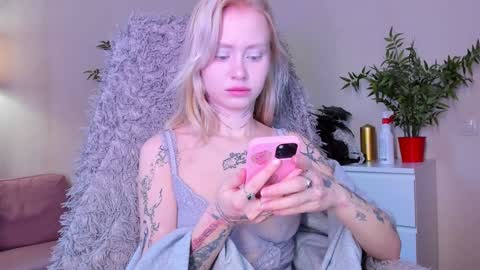 kris_grant online show from December 12, 10:34 am