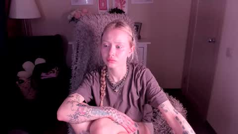 kris_grant online show from February 10, 10:40 am